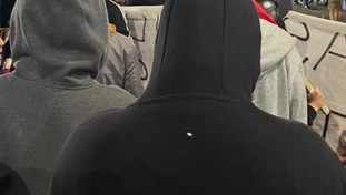 Odio rosso contro i ragazzi di destra: Bottiglie e spray, miravano al volto