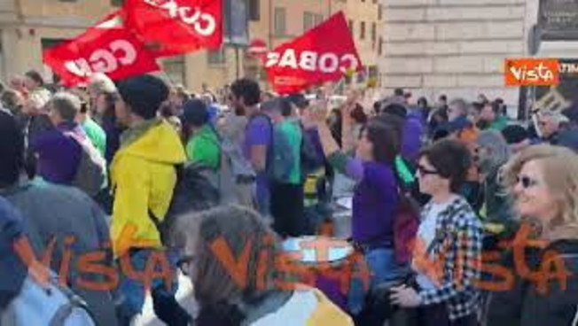 Tamburi e balli al corteo nazionale No Kings a Roma