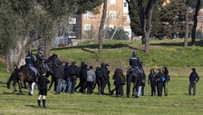 La cerimonia anarchica a Roma nonostante il divieto. Violenza liberatrice, le nuove minacce in rete