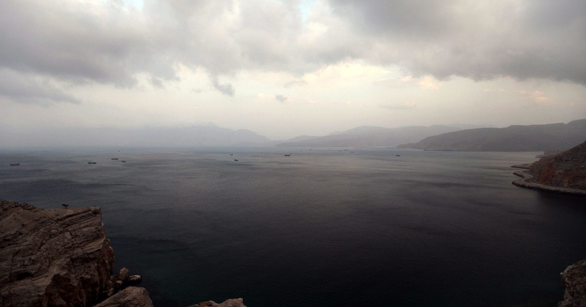 Iran, pedaggio su Hormuz e ritiro dal Trattato nucleare. Trump: Non fatelo, oppure...