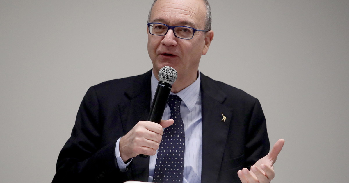 Prof accoltellata: aggressore 13enne allontanato da altro studente. Valditara lo invita al Ministero