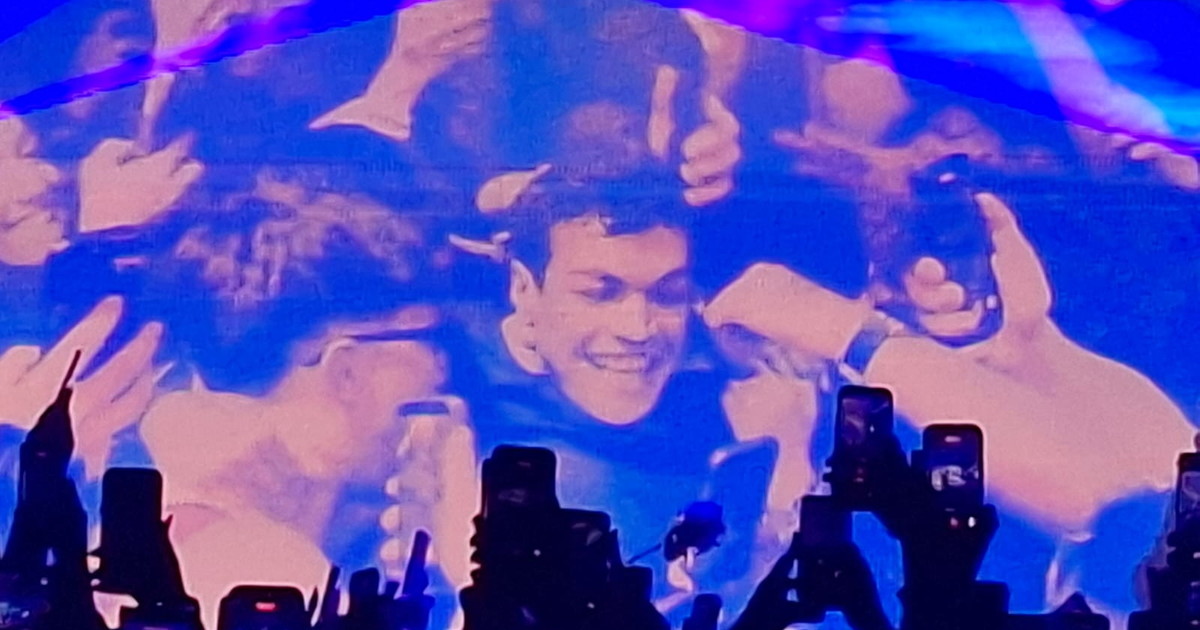 Blanco presenta l'album, l'abbraccio con i fan a Roma