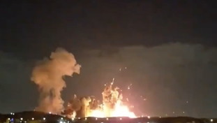 Iran, missili sul deposito di munizioni. Trump posta il video | <span style=color: rgb(153, 0, 0);>GUARDA</span>