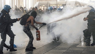 Toghe libera tutti, graziati i ProPal dell'assalto alla polizia: No ai domiciliari, devono studiare