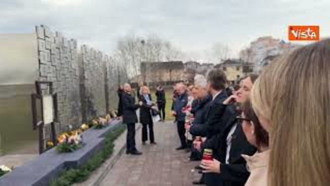 Il ministro Tajani partecipa alla cerimonia delle candele a Kiev per commemorazione strage di Bucha