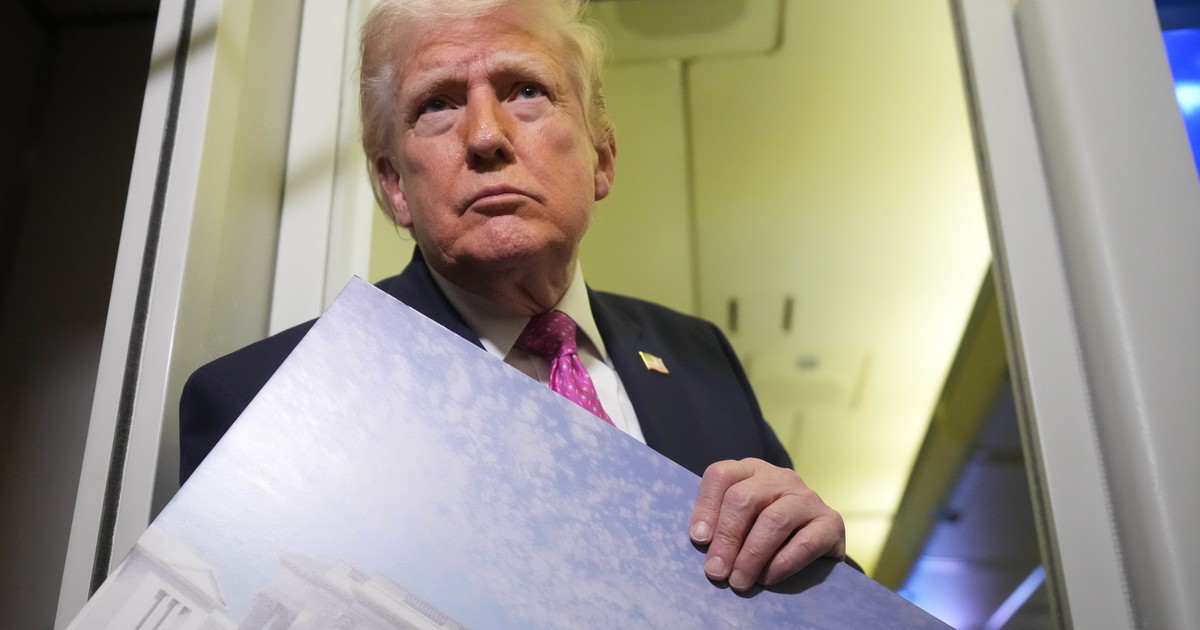 Nega lo spazio aereo: Trump furioso con la Francia: "Non dimentichiamo"