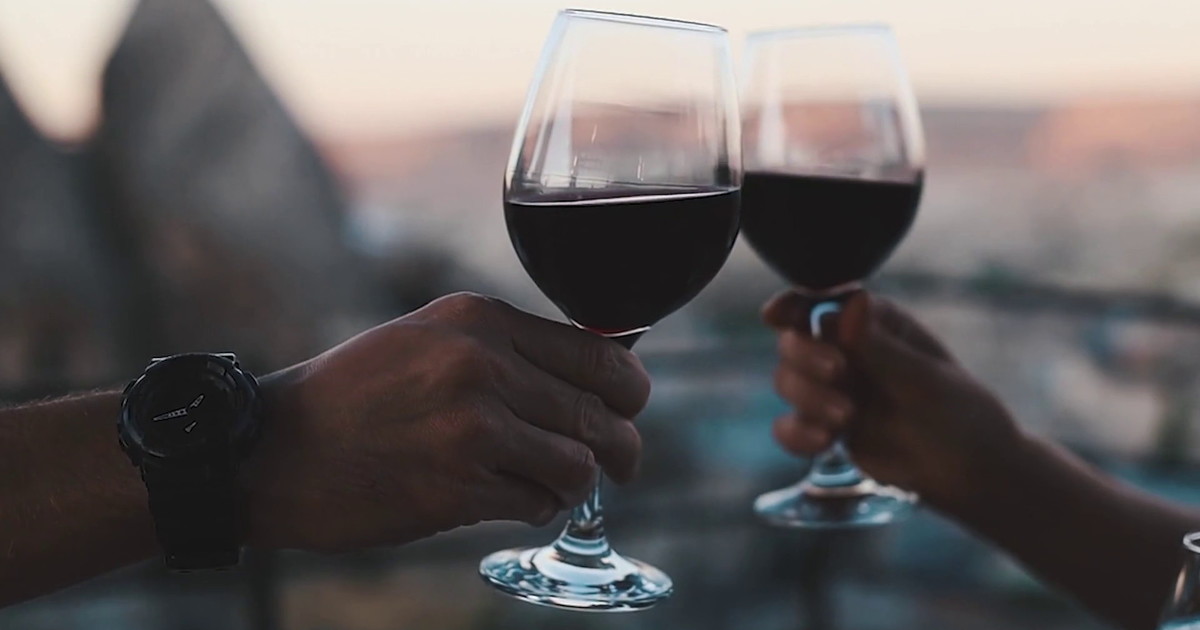 Vino, i rossi tornano protagonisti tra la generazione Z