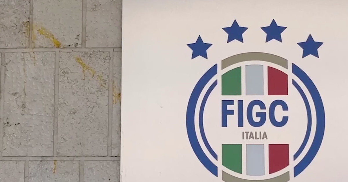Bosnia-Italia, nella notte lancio di uova contro la sede della Figc a Roma
