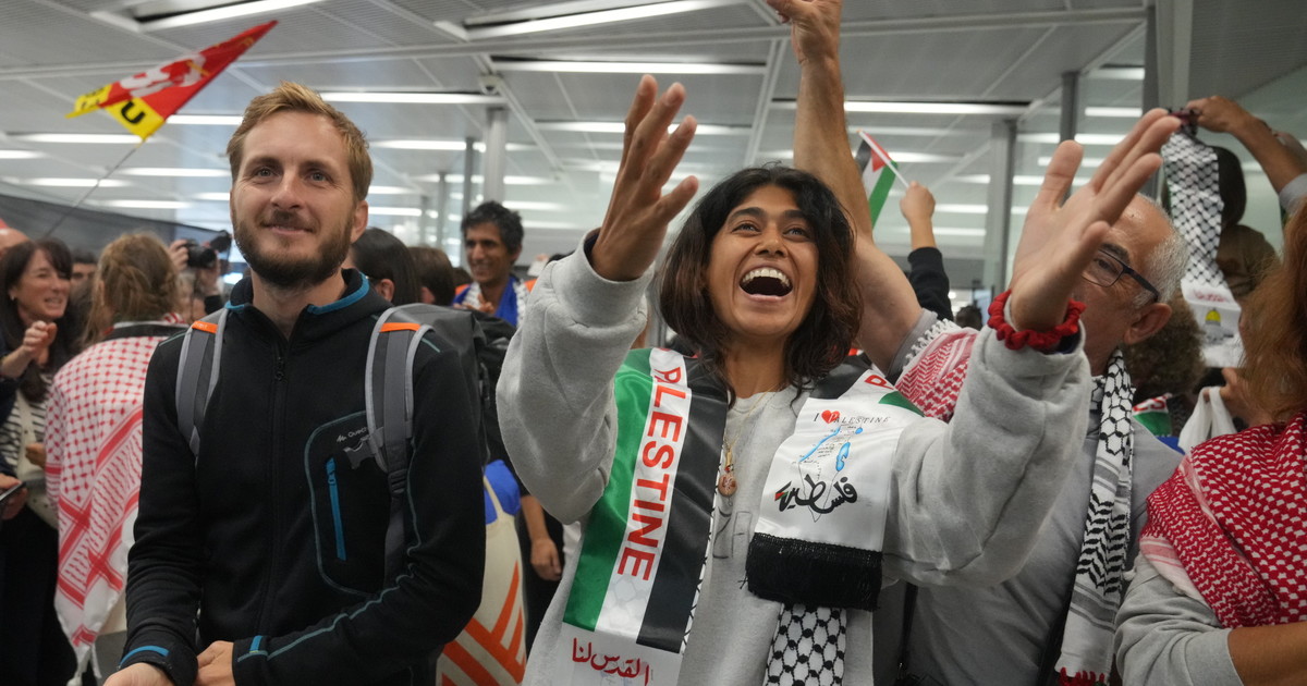 Arrestata a Parigi l'eurodeputata ProPal: bufera per il post choc che glorificava il terrorista