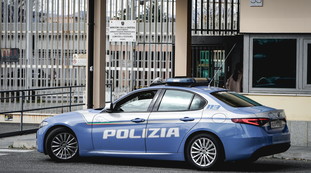 Pescara, 14enne progettava attentato: fermato dalla Digos. L'ombra di Telegram: rete neonazista e islamista