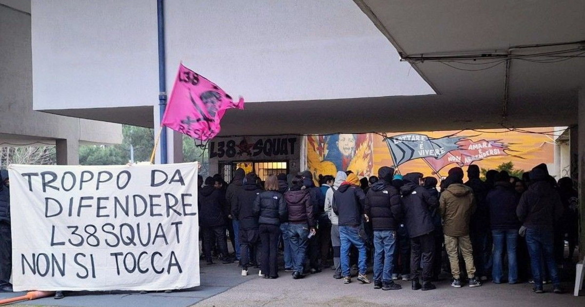 Al palo lo sgombero del centro sociale. Fermi i lavori per nuove case popolari