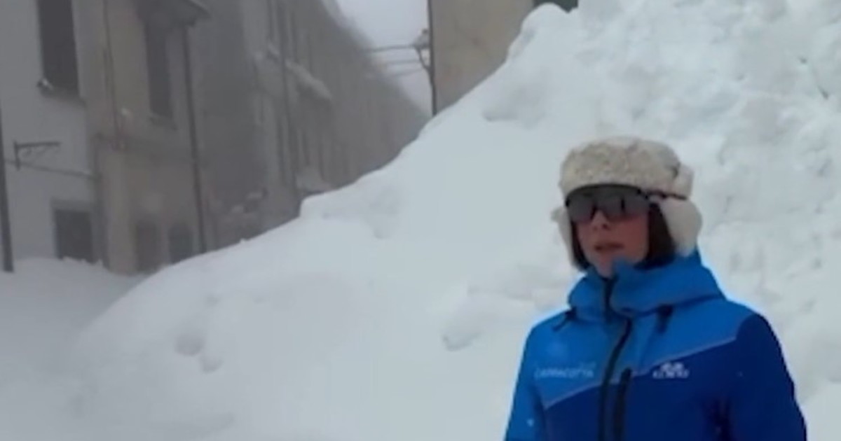 Il paese molisano sotto due metri di neve, le immagini impressionanti | VIDEO
