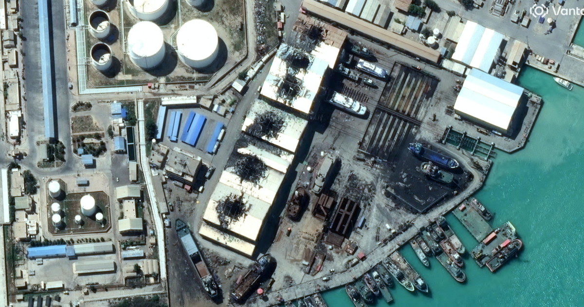 Iran, raid sui siti industriali. Ancora disperso il pilota americano