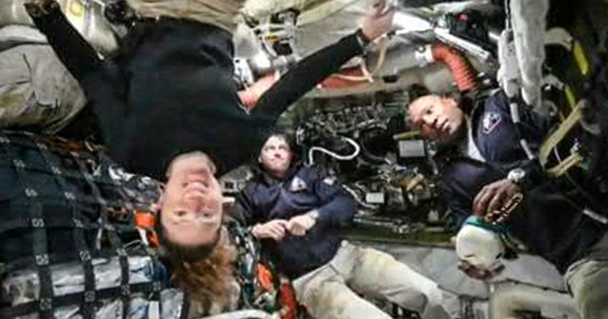 Artemis non ci sorprende più. Feltri: la scienza va avanti ma noi regrediamo