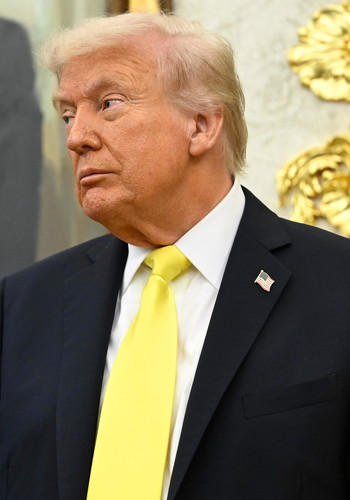 Usa, Trump: Aprire Hormuz o sarà l'inferno. E l'Ice arresta le nipoti di Soleimani