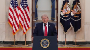 Iran, missili incrociati e pressione su Hormuz. Trump lancia l'ultimatum