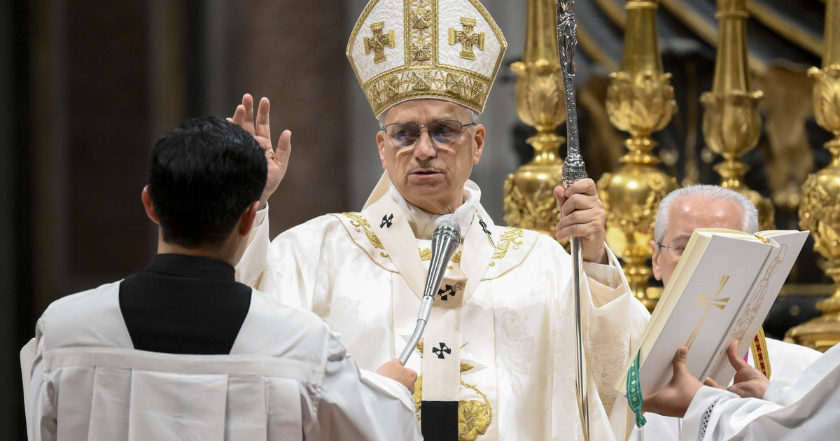 "Mondo ferito da guerre e soprusi". Papa Leone alla sua prima messa di Pasqua