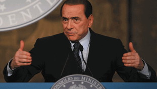 La sinistra riabilita Silvio Berlusconi in chiave anti-Meloni