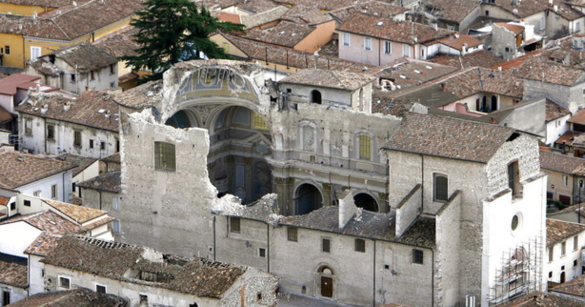 L'Aquila, 17 anni dal terremoto. Piantedosi: "Ferita aperta del Paese"