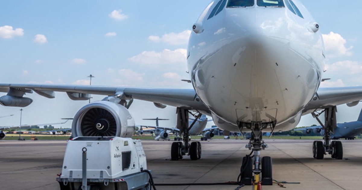 Altro aeroporto resta senza carburante. Gli scali a secco: cosa sta succedendo