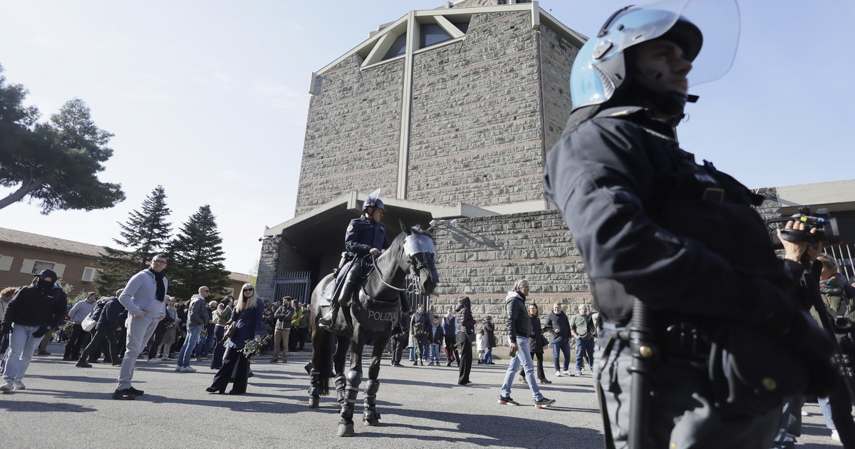 una bomba in nome di sara e sandrone da roma ad atene anarchici in guerra da Iltempo.it una bomba in nome di sara e sandrone da roma ad atene anarchici in guerra