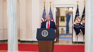 Medio Oriente, tregua accettata: cosa prevede. Crolla il prezzo del petrolio