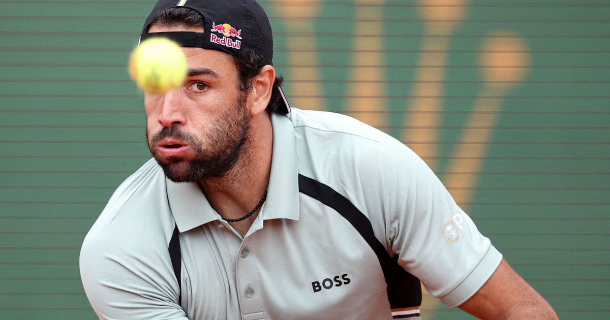 Montecarlo, Berrettini martella Medvedev e passa agli ottavi