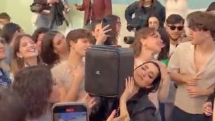 Serena Brancale, Levante e Delia, flash mob per la presentazione del nuovo brano | <span style=color: rgb(153, 0, 0);>GUARDA</span>