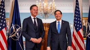 Rutte incontra Trump: "Lui deluso dalla Nato, ma Europei sono leali"