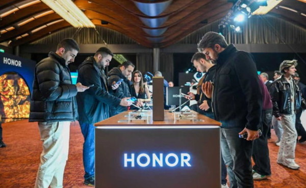 Cina contraria a divieti sui test di laboratorio applicati all'elettronica Usa