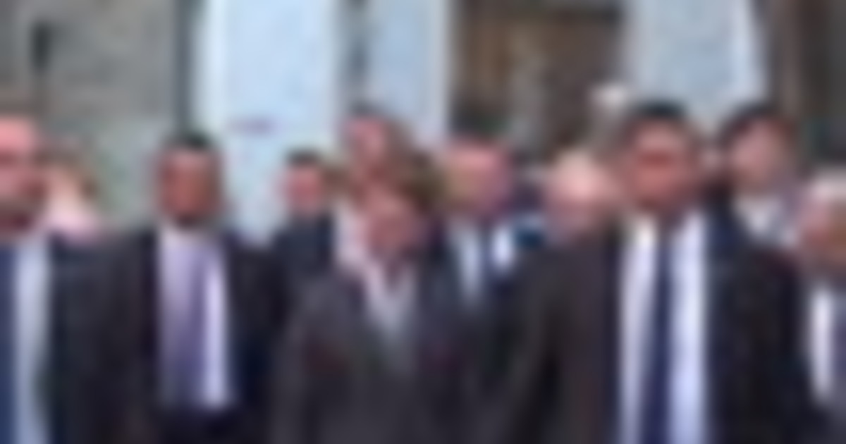 Roma, per Macron un'ora e mezza di visita a comunità S.Egidio