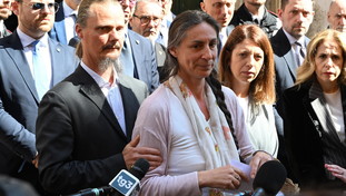 &ldquo;Noi non molliamo&rdquo;. Il consulente della famiglia nel bosco e quel conflitto &ldquo;micidiale&rdquo;