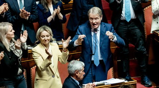 Malan spiazza il Pd: Schlein chiarisca su linea antisemita nel partito