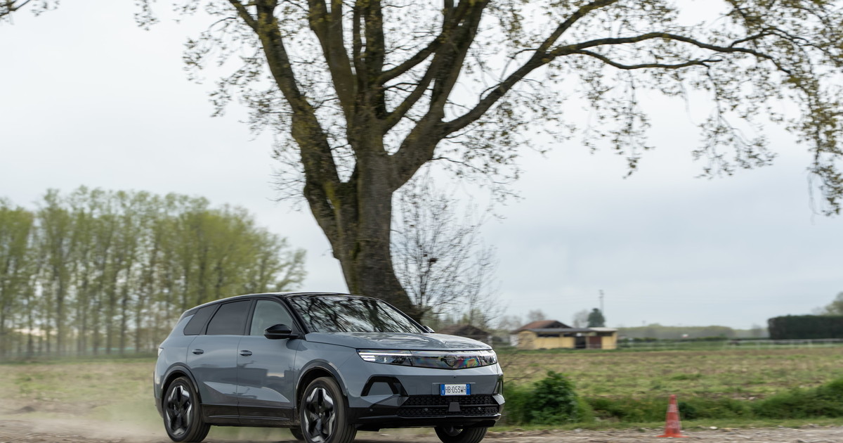 Grandland scopre il mondo elettrico