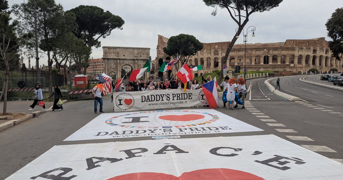 daddy s pride la marcia dei pap224 separati al circo massimo da Iltempo.it daddy s pride la marcia dei pap224 separati al circo massimo