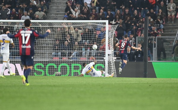 Freuler e Orsolini piegano il Lecce, il Bologna vince 2-0 al Dall'Ara