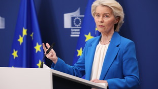 Bruxelles cambia linea e celebra Magyar: fondi all'Ungheria e spinta agli aiuti all'Ucraina