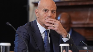 Descalzi scuote l'Ue sulla crisi del gas: “Sospendere il bando al Gnl russo”