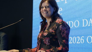 Sfida di FdI a Salis: “Ora niente scuse senza Orban, torni davanti ai giudici”. Ma arriva il colpo di scena