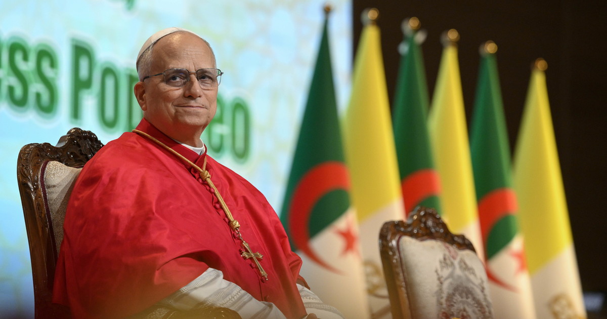 Terrore in Algeria mentre c'è il Papa, due kamikaze si fanno esplodere: caos e mistero