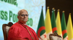 Terrore in Algeria mentre c'è il Papa, due kamikaze si fanno esplodere: caos e mistero