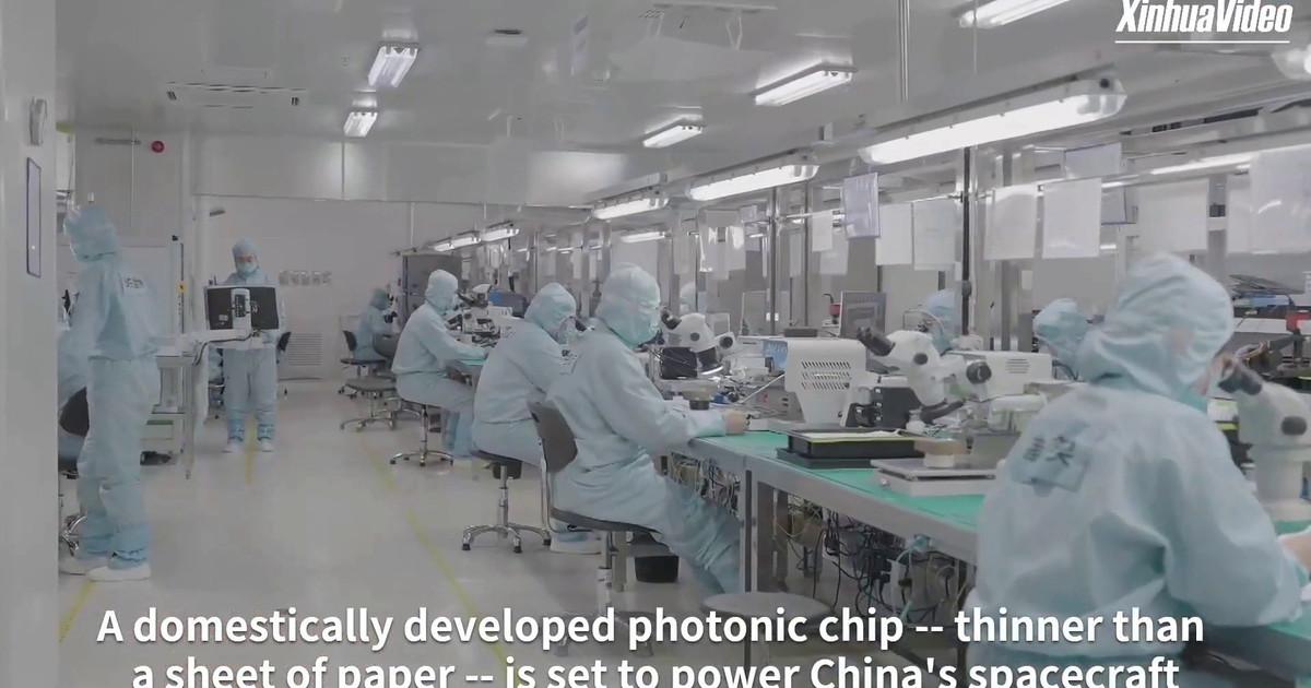 Cina, sviluppato un chip fotonico più sottile della carta
