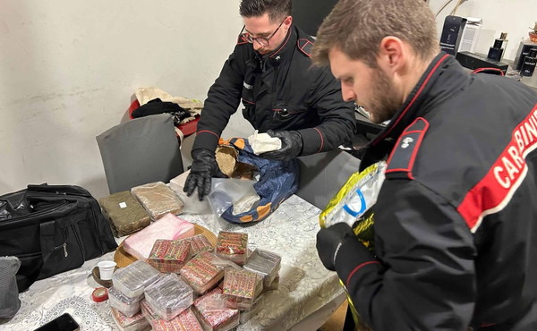 Blitz antidroga a Roma, 13 arresti tra Magliana e clan Senese
