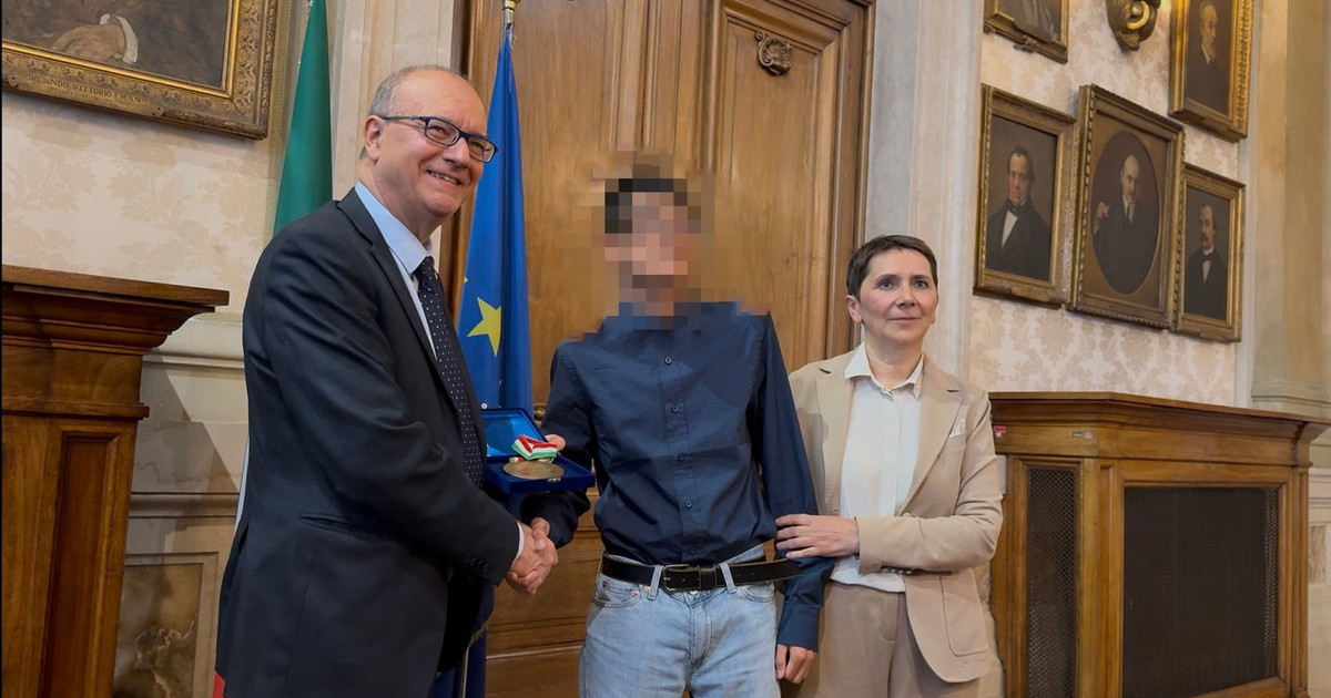 Valditara premia lo studente che ha difeso la prof accoltellata