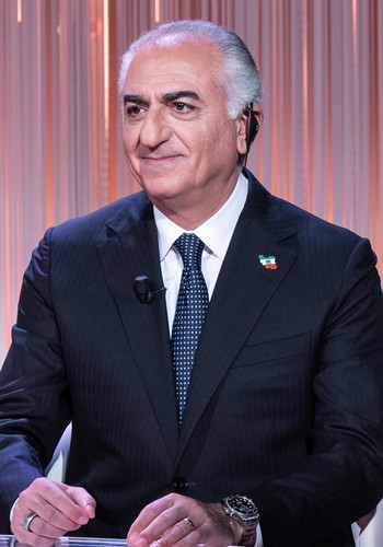 Cinque Minuti, Pahlavi da Vespa: "Posso guidare la transizione"