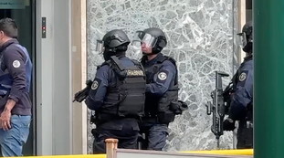 Rapina in banca con ostaggi: tutti salvi. Sul posto anche le teste di cuoio