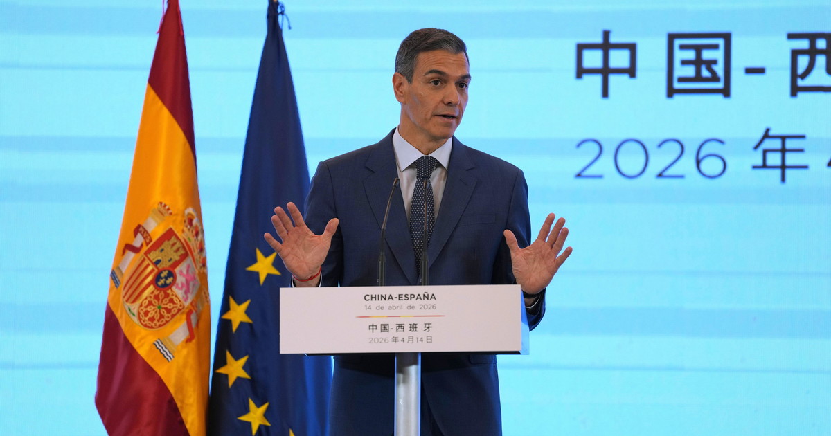 Spagna, il doppio volto del "buon" Sanchez" che sgrida l'occidente e fa scorta record di Gas dalla Russia