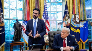 <span style= font-weight: bold;>New York, Mamdani tassa i ricchi. Trump: "Sta distruggendo la citt&agrave;"</span>