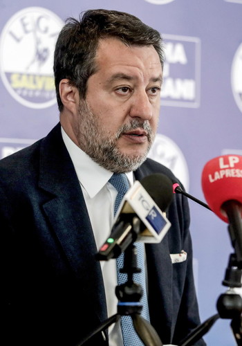 Saviano assolto torna all'attacco contro Salvini. Il ministro: "Quereler&ograve; di nuovo"