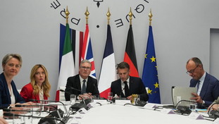 Meloni a Parigi, vertice su Hormuz. L'Iran riapre per la durata della tregua